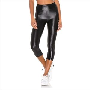 Koral Lustrous Capri